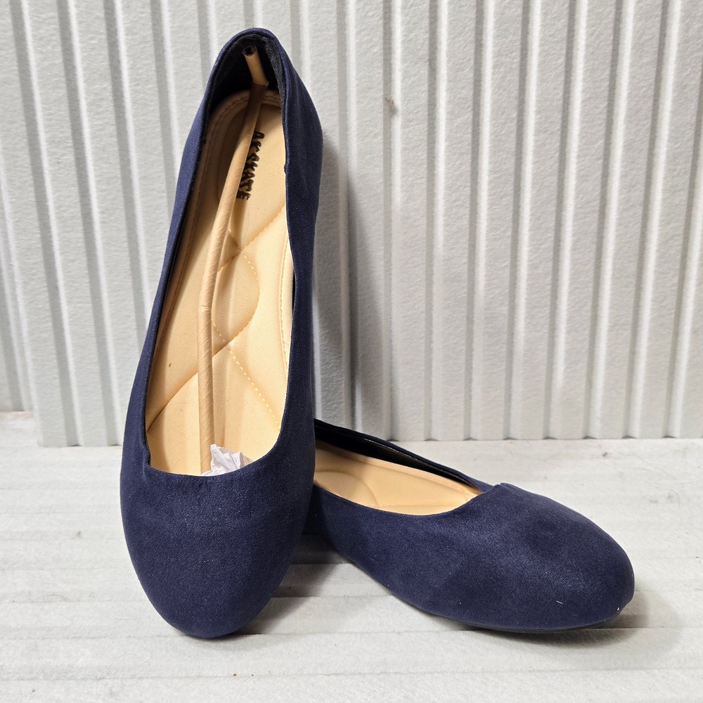 NWT--Navy Blue Faux Suede Round Toe Ballet Flats Size 11 EU 42